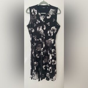 Simply Vera Vera Wang Black and White Floral Dress Size Medium